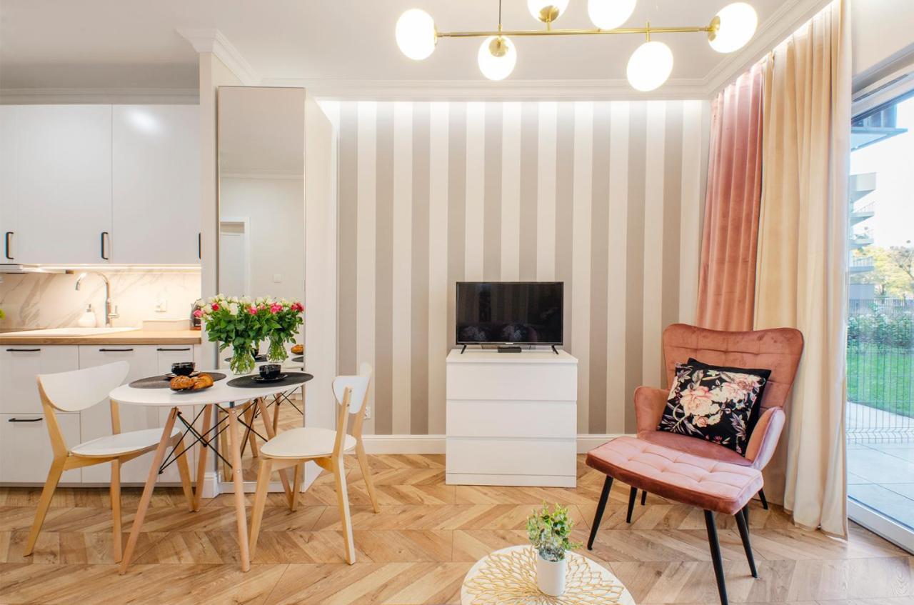 Sky Home- Rose Apartament -Manufaktura, Bezplatny Parking, Klima, Dostep Na Kod วูดช์ ภายนอก รูปภาพ