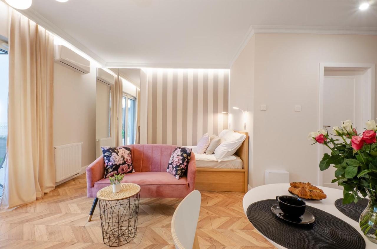 Sky Home- Rose Apartament -Manufaktura, Bezplatny Parking, Klima, Dostep Na Kod วูดช์ ภายนอก รูปภาพ